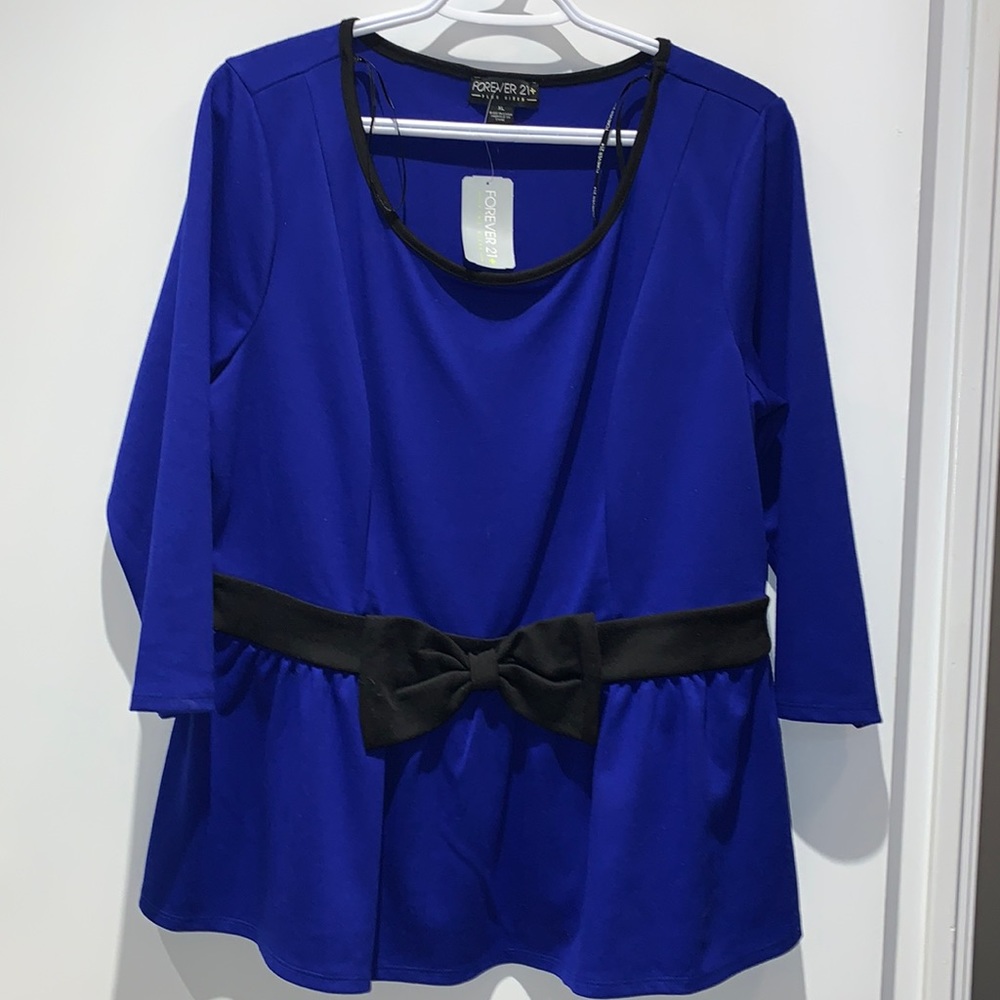 🇨🇦 Forever 21 Women’s Royal Blue Top With Black Bow